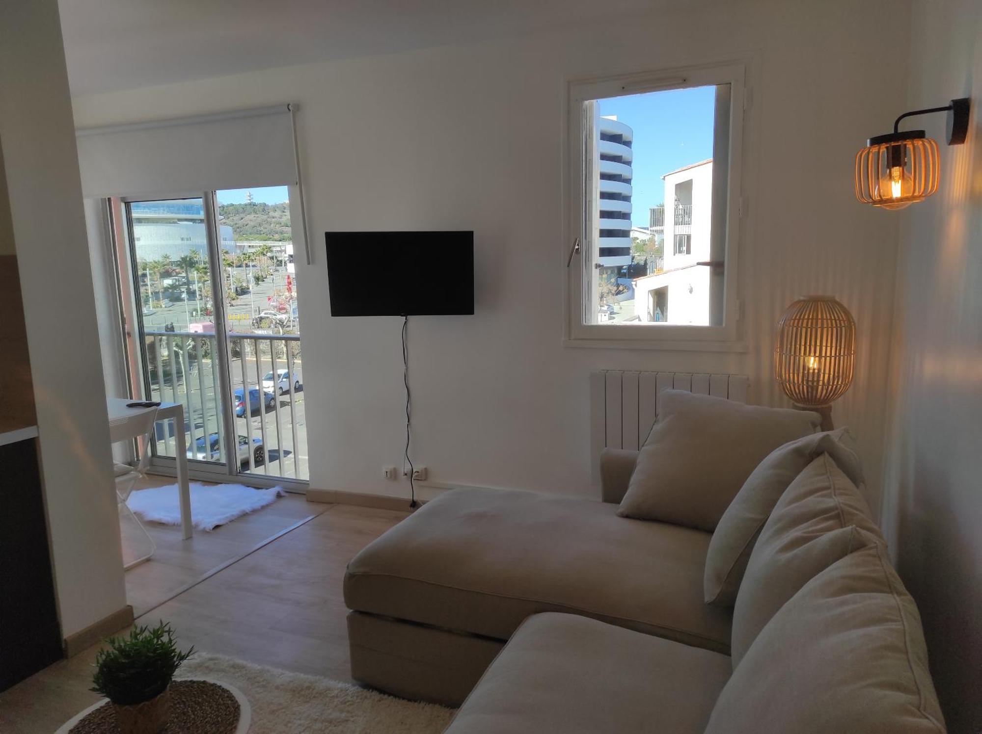 Centre Port,Studio Cosy,Vue Piscine Et Sur Le Parking Prive Ainsi Que Le Mont Saint Martin แอกด์ ภายนอก รูปภาพ
