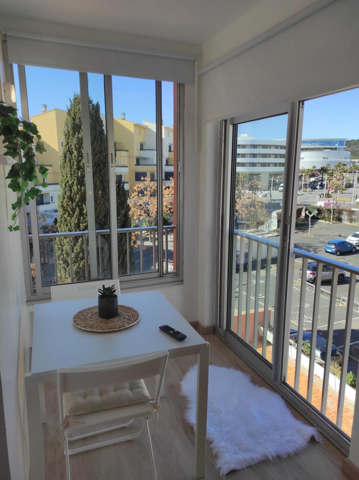 Centre Port,Studio Cosy,Vue Piscine Et Sur Le Parking Prive Ainsi Que Le Mont Saint Martin แอกด์ ภายนอก รูปภาพ